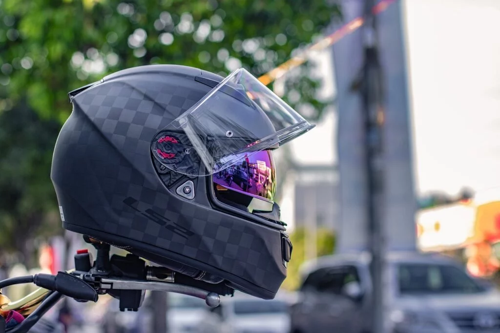 Un invento para los cascos de moto promete acabar con los puntos