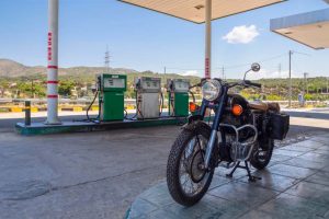 Qué moto gasta menos gasolina