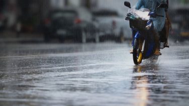 andar en moto con lluvia - Galgo